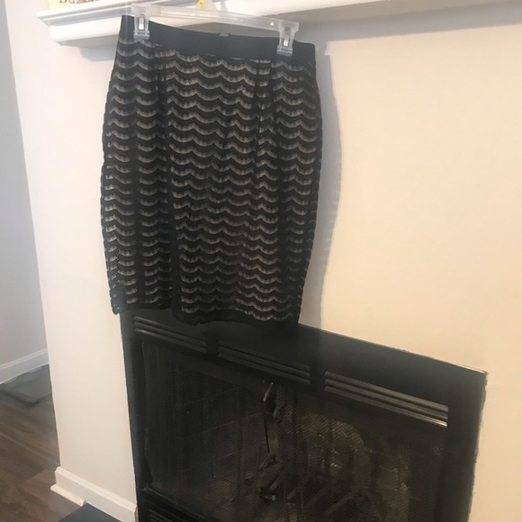 Black and gold skirt - Picture 1 of 3